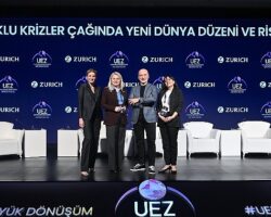 “Çoklu Krizler Çağında Yeni Dünya Düzeni ve Riskler” panelinde yeni dönem dinamikleri tartışıldı