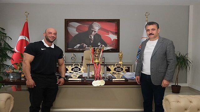 Dikili Belediyesi’nin Gururu Yılmaz Acar Şampiyonluğa Doymuyor