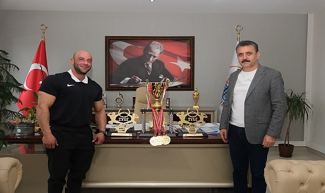 Dikili Belediyesi’nin Gururu Yılmaz Acar Şampiyonluğa Doymuyor