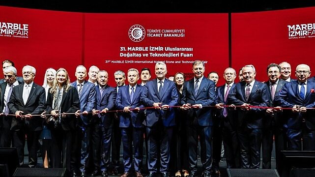 Doğal taşın kalbi İzmir’de atıyor