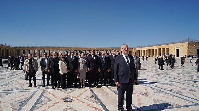 Edremit Belediyesi Ata’nın huzuruna çıktı