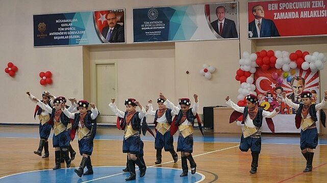 Edremit’te 23 Nisan coşkuyla kutlandı