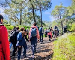 Efes Mimas Yolu’nda bahar yürüyüşü