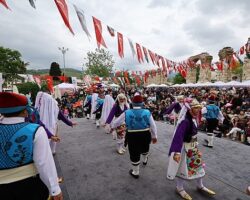 Efes Selçuk’ta 23 Nisan Coşkusu: Çocuklar Bayramlarını Şenlikle Kutladı