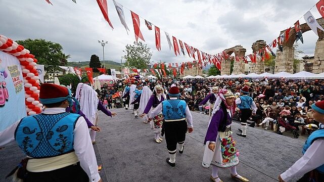 Efes Selçuk’ta 23 Nisan Coşkusu: Çocuklar Bayramlarını Şenlikle Kutladı