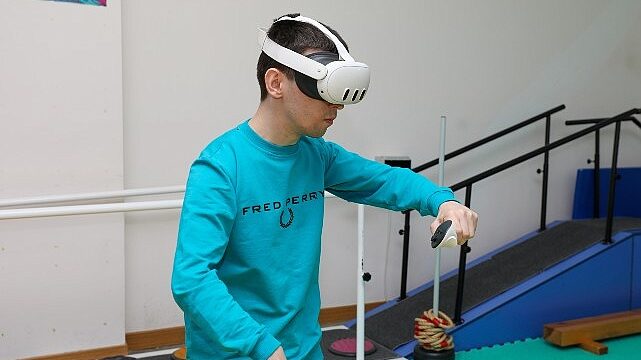 Engelsiz Yaşam Merkezi’nde Fizik Tedaviye Sanal Gerçeklik Desteği