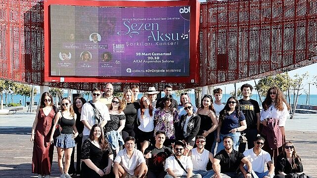 Erasmuslu gençlerden mini konser