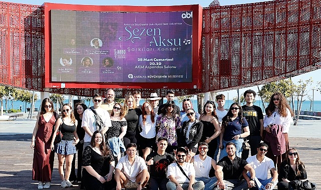 Erasmuslu gençlerden mini konser