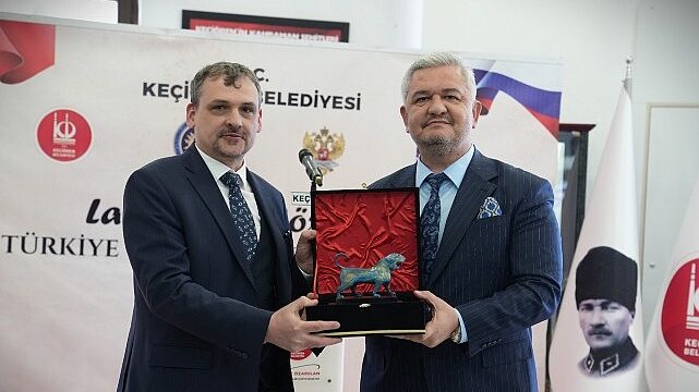 Estergon Türk Kültür Merkezi’nde “Cumhuriyet’in Doğuşu” Resim Sergisi Açıldı