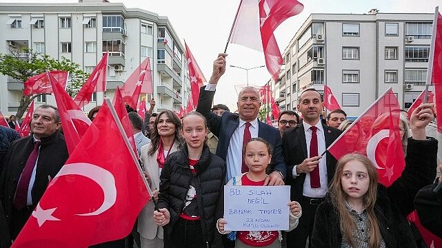 Gaziemir’de 23 Nisan coşkusu kortejle taçlandı