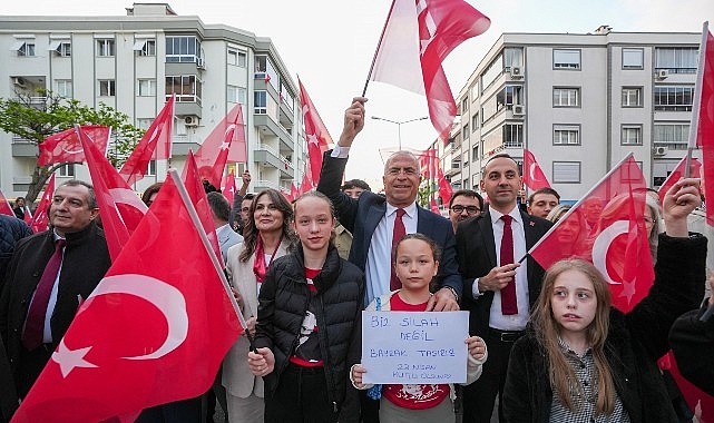 Gaziemir’de 23 Nisan coşkusu kortejle taçlandı