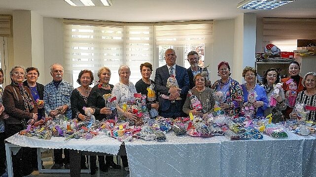 Gaziemir’in çınarlarından fidanlara 23 Nisan armağanı