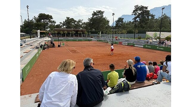 Geleceğin tenisçileri Kemer’de buluştu