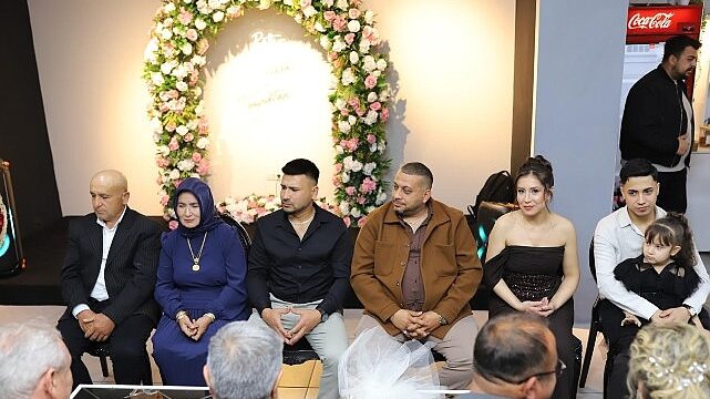 Genç çiftin yüzüklerini Başkan Topaloğlu taktı