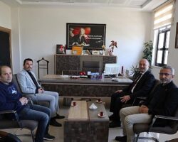 Geyve Belediye Başkanı Selçuk Yıldız’dan Okullara Moral Ziyareti: Öğretmenlere Gül, Öğrencilere Başarı Dileği