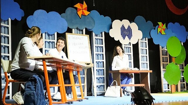 Halkbank Çocuk Tiyatrosu Türkiye’yi Dolaşmayı Sürdürüyor