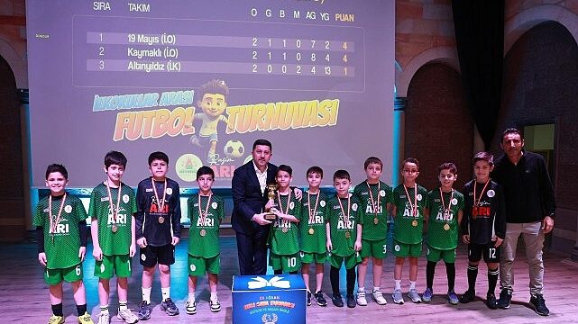 İlkokullar Arası Futbol Turnuvasında Kupa Töreni Yapıldı
