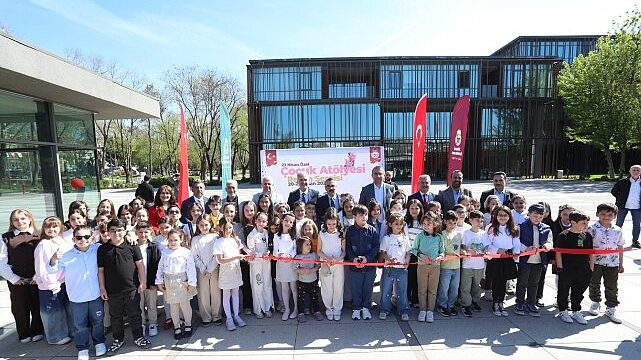 İnegöl’ün Küçük Sanatçılarının Eserleri 23 Nisan Özel Sergisinde Görücüye Çıktı