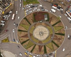 İzmir’in kalbi çiçek açtı