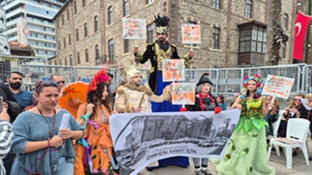 İzmirli sanatçılardan ve Kent Konseyi’nden Meslek Fabrikası için destek