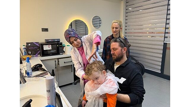 Kaan’ın ilk saç kesimi tatlı bir anıya dönüştü