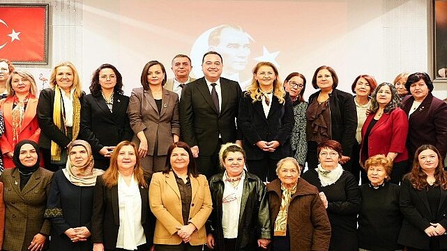 Kadın Belediye Başkanları Manisa’da Bir Araya Geldi