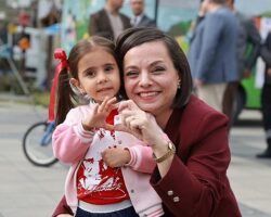 Karabağlar ’da Çocuklar Bayramlarını Doyasıya Yaşadı