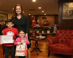 Karşıyaka Belediyesi yılın kitap tutkunlarını seçti