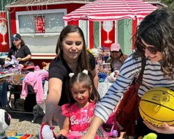 Karşıyaka’da ‘Çocuklar için 2. El Pazarı’na büyük ilgi