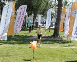 Karşıyaka’da oryantiring rüzgarı: Bayram coşkusu sporla taçlandı!