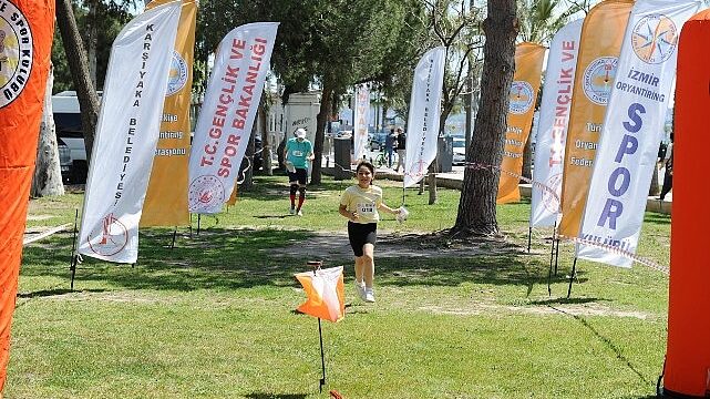 Karşıyaka’da oryantiring rüzgarı: Bayram coşkusu sporla taçlandı!