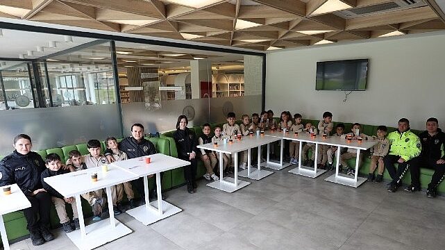 Kartepe Kütüphanesi’nde Anlamlı Polis Haftası Kutlaması