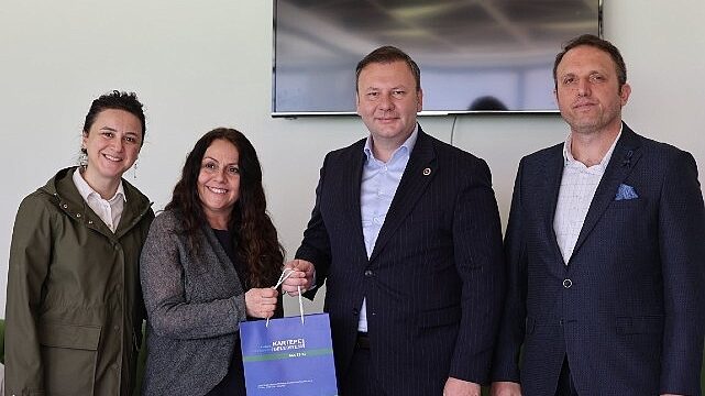 Kartepe’de Kütüphane Haftası’na Yazarlı Kutlama