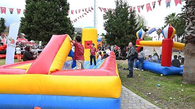 Kemer Belediyesi’nden çocuklara 23 Nisan Festivali