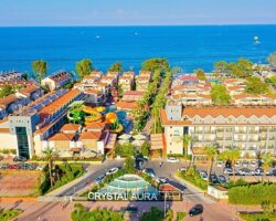 Kemer’de Çevre Duyarlılığı Ödülle Taçlandı: Crystal Aura Aqua Collection’a Anlamlı Plaket