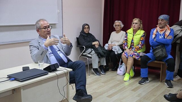 Konak’ın İleri Yaş Merkezi’nde hareketli yaşam semineri
