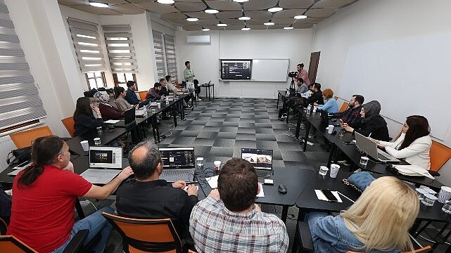 Konya Büyükşehir Personeline Yapay Zekâ Odaklı Eğitim Programı Düzenlendi