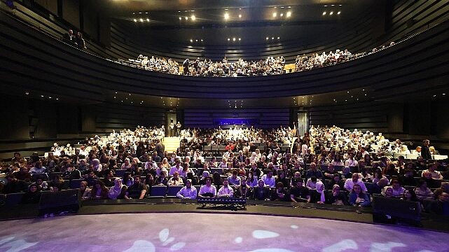 Konya Şehir Tiyatrosu “Kafesten Bir Kuş Uçtu” Adlı Tiyatro Oyununu İlk Kez Sahneledi