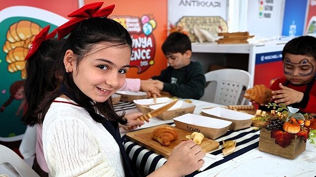 Kruvasan süsleme atölyesinde renkli anlar