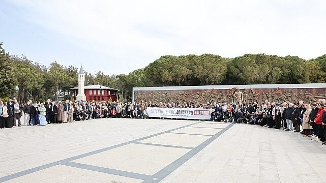 Küçükçekmece Belediyesi Emekli Çiftleri Çanakkale’ye Götürdü