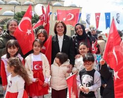 Maltepe’nin Cumhuriyet Meydanı’nda 23 Nisan coşkusu