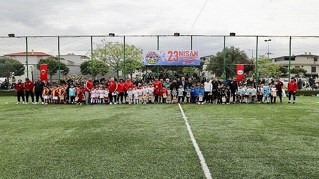 Menderes’te Minik Kramponlar Sahaya Çıktı