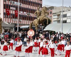 Menemen’de coşkulu kutlama