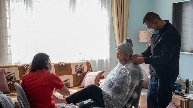 Milas Belediyesi Berber ve Kuaförlük Hizmetine Devam Ediyor