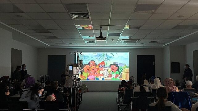 Minik Kalpler Gülümsedi: Disney 23 Nisan’da Koç Üniversitesi Hastanesi’nde Tedavi Gören Çocuklara Neşe Dolu Anlar Yaşattı