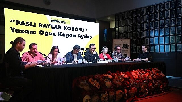 Muhsin Ertuğrul Okumaları “Paslı Raylar Korosu” Oyununa Yoğun İlgi