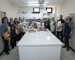 Mutfak atölyesinde Gaziemir’in yeni aşçıları yetişiyor