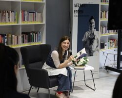 Nezaket Erden, “Sennur Sezer” şiirleri okudu