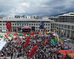 Nilüfer’de Cumhuriyet Meydanı çocukların oldu