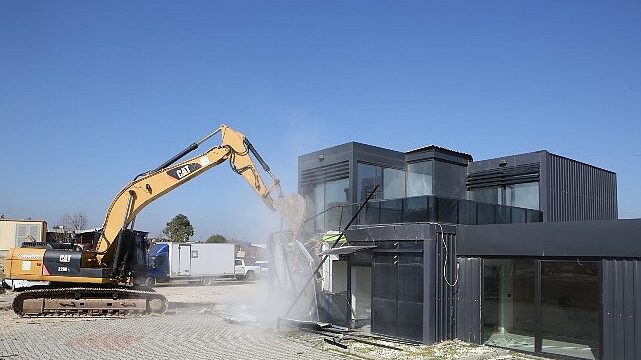 Nilüfer’de kaçak yapılar yıkıldı